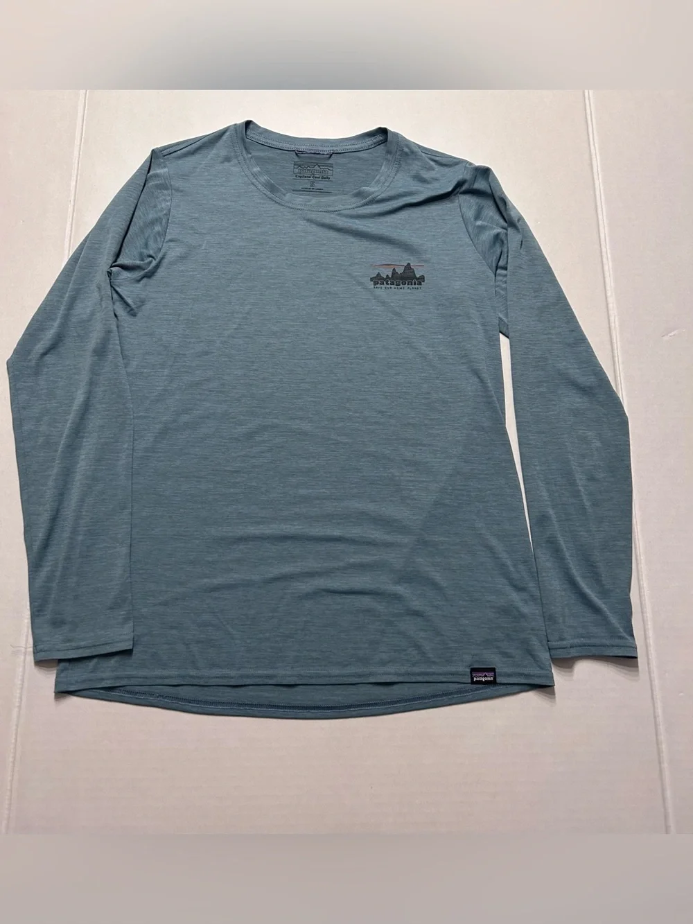 Women’s Patagonia Capilene Cool Daily Graphic Long-Sleeve Shirt Blue Size Small